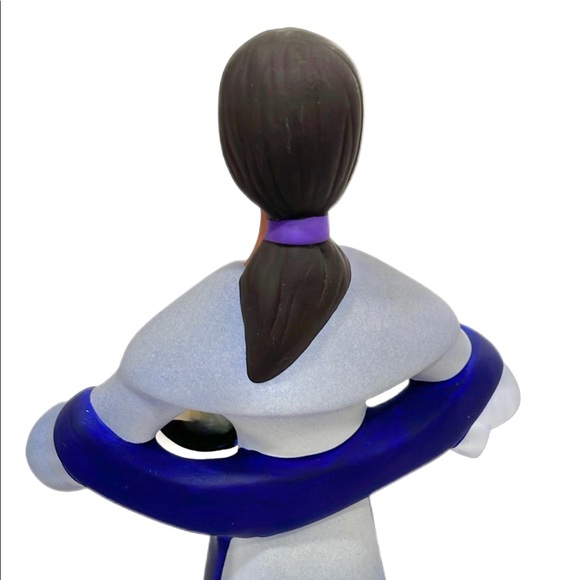 Lady with Lilies Latin American Folk Art Figurine - Picture 9 of 10